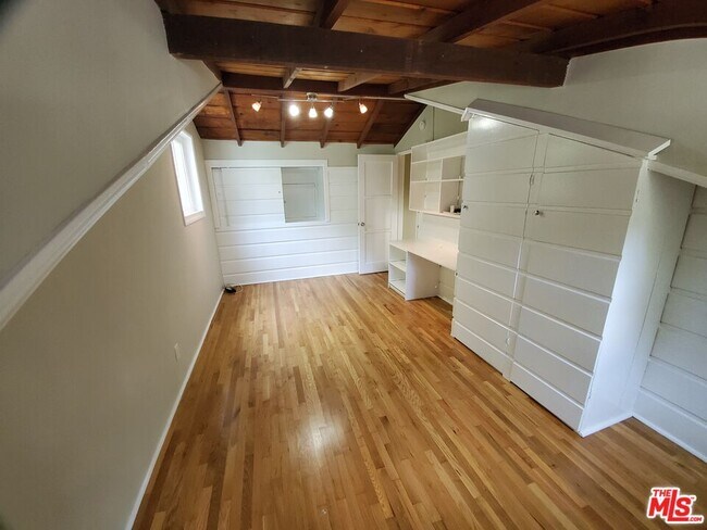 Building Photo - 676 Bienveneda Ave