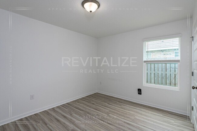 Building Photo - 1097 Hayward Lp
