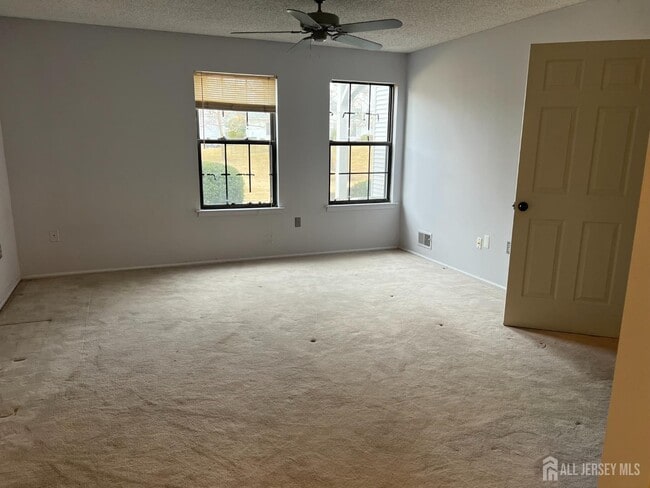 Building Photo - 196 Wycoff Way W