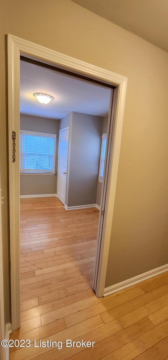 Building Photo - 208 Colonial Dr