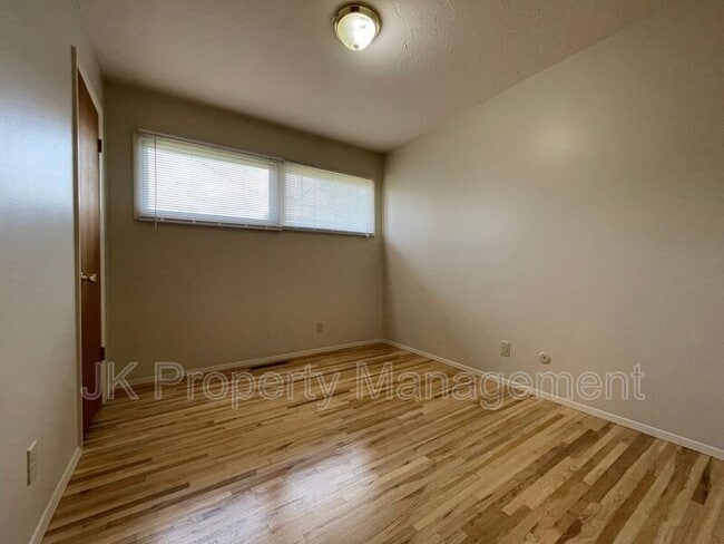 Building Photo - 717 52nd St S