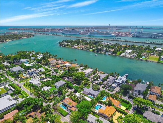 Building Photo - 122 E 2nd Ct