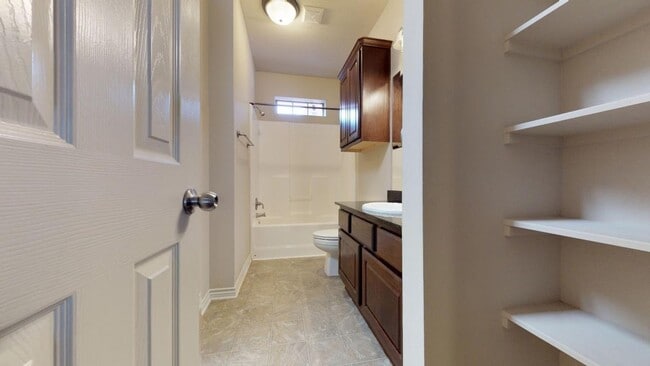 Building Photo - 145 Forest Dr Loop