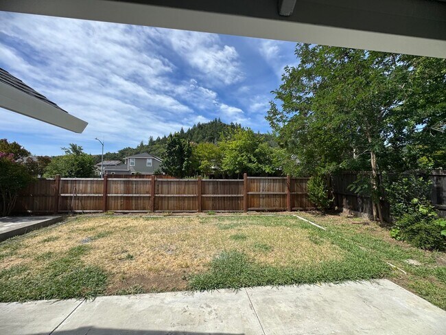 Building Photo - Beautifully Remodeled 3-Bedroom, 2-Bathroom home waiting for you !