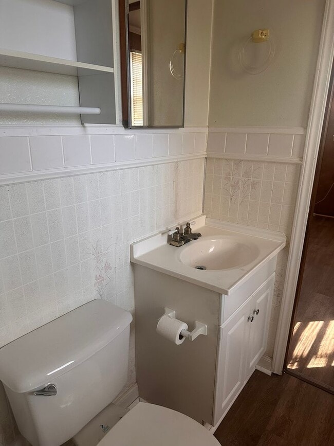 Building Photo - 1124 Erskine Rd