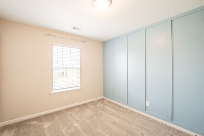 Building Photo - 257 Cromer St