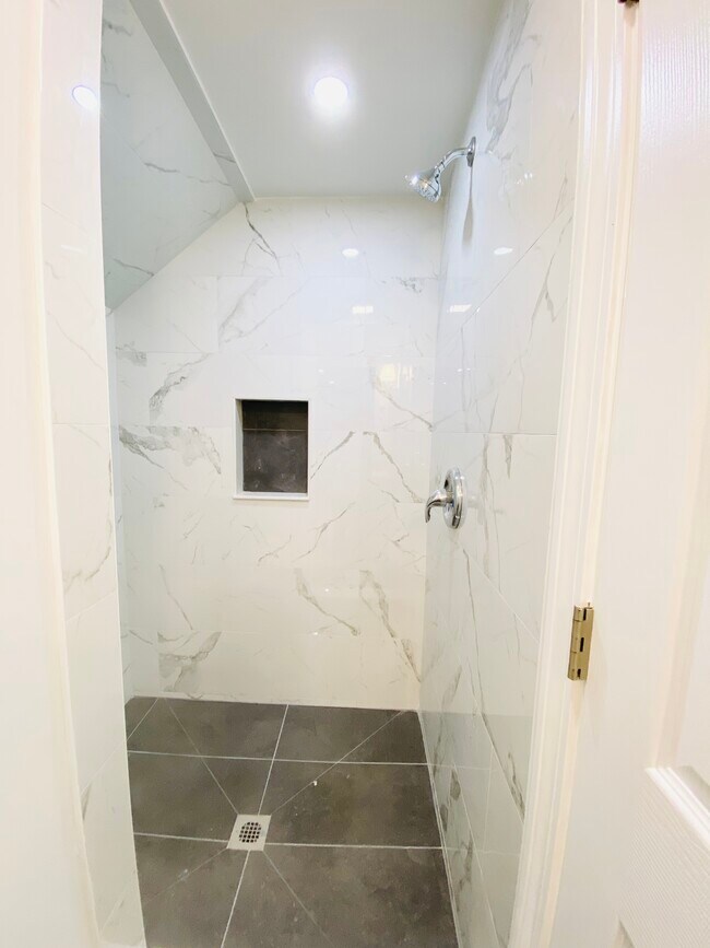 Building Photo - 48 Moulton Rd