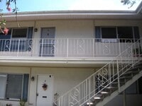 Building Photo - 121 W Arrellaga St