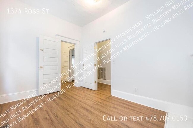 Building Photo - 1374 Ross St