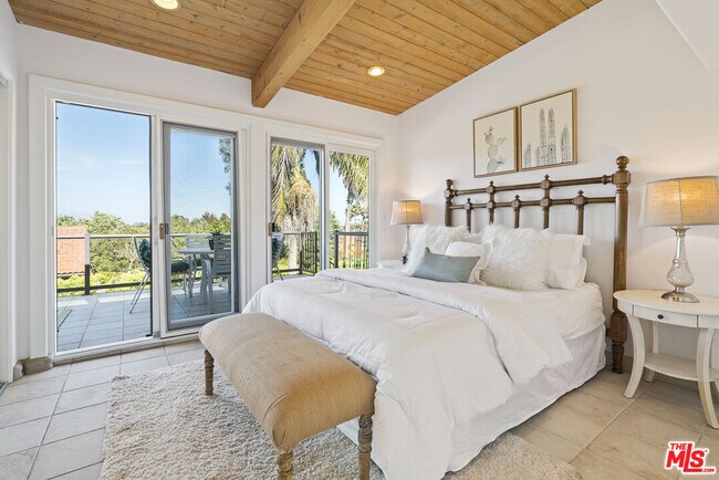 Building Photo - 7036 Grasswood Ave