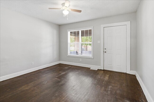 Building Photo - 37-37 S Sherman Dr
