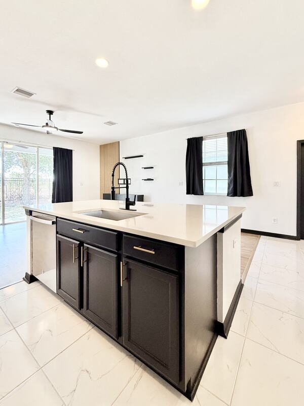 Building Photo - 4978 White Sanderling Ct