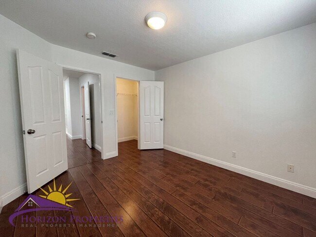 Building Photo - Spacious 5 Bed 3 Bath 2,136 Sq. Ft. Sheldon Pacific Home in Elk Grove