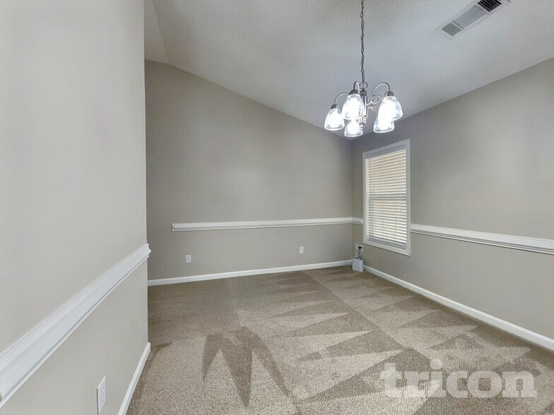 Building Photo - 147 Peachtree Glen Dr