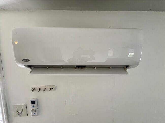 Building Photo - 1514 W 14th St