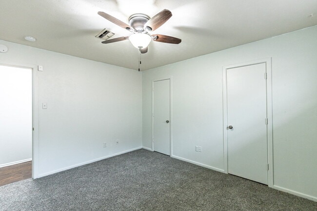 Building Photo - Charming 3 bedroom 2 bathroom