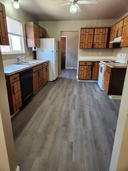 Ktichen - 333 W Concho Dr