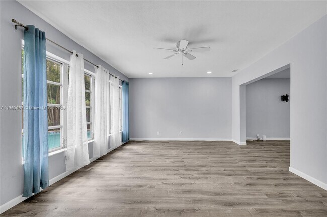 Building Photo - 851 SW 49th Terrace
