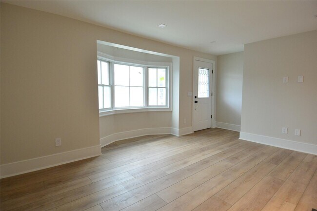 Building Photo - 137 Hillside Pl