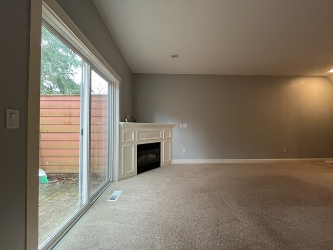 Building Photo - Modern Townhome Near OHSU with 3 Bedrooms Each with Private En-Suite Bath