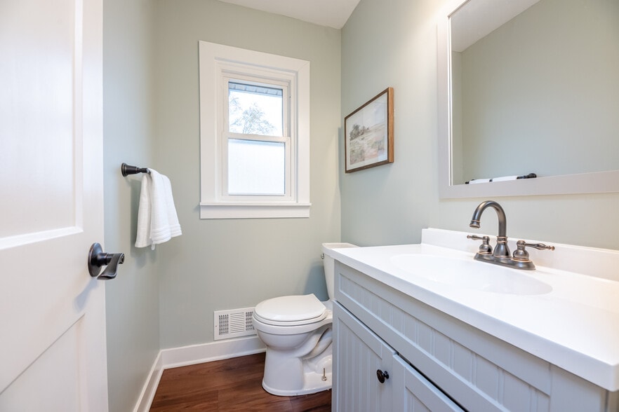 Building Photo - 245 Birch Ln