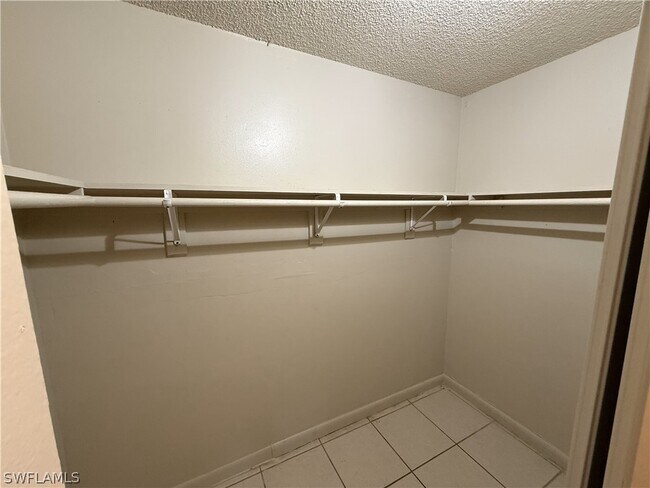 Building Photo - 1915 Braman Ave