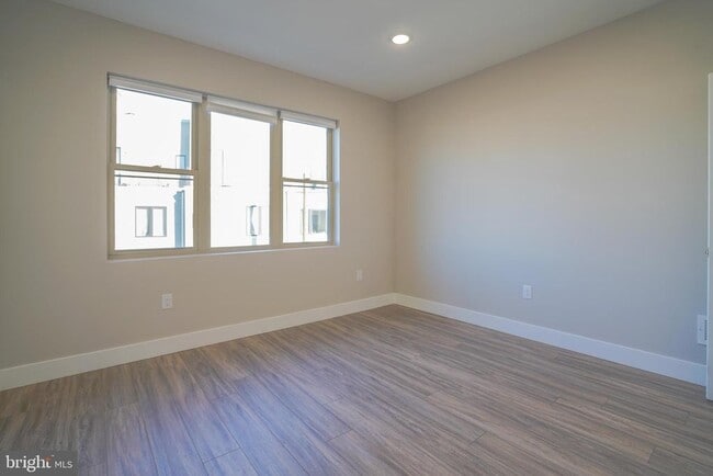 Building Photo - 2222 Frankford Ave