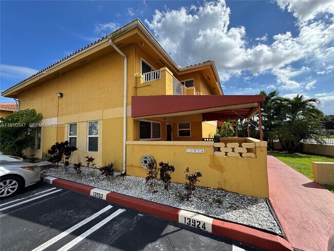 Building Photo - 13926 SW 65th Terrace