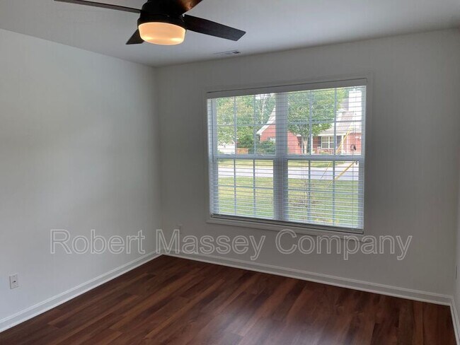 Building Photo - 8505 Saurel Dr