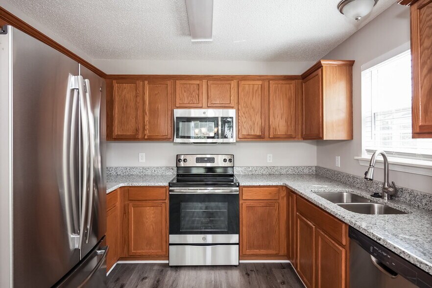 Building Photo - 11518 Larix Dr