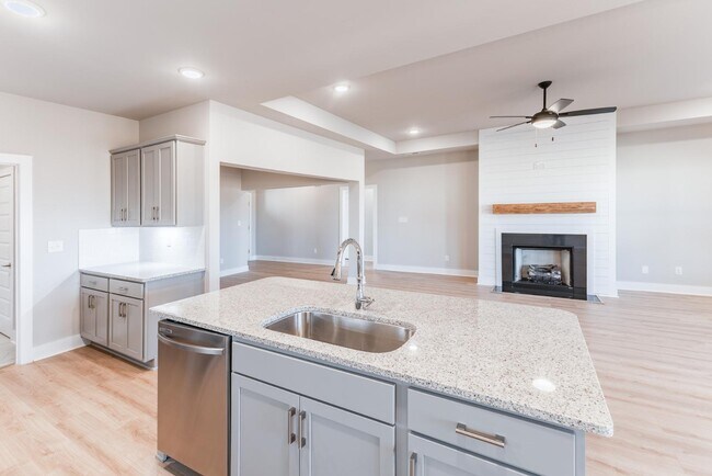 Building Photo - 6030 Margie Collins Dr SE