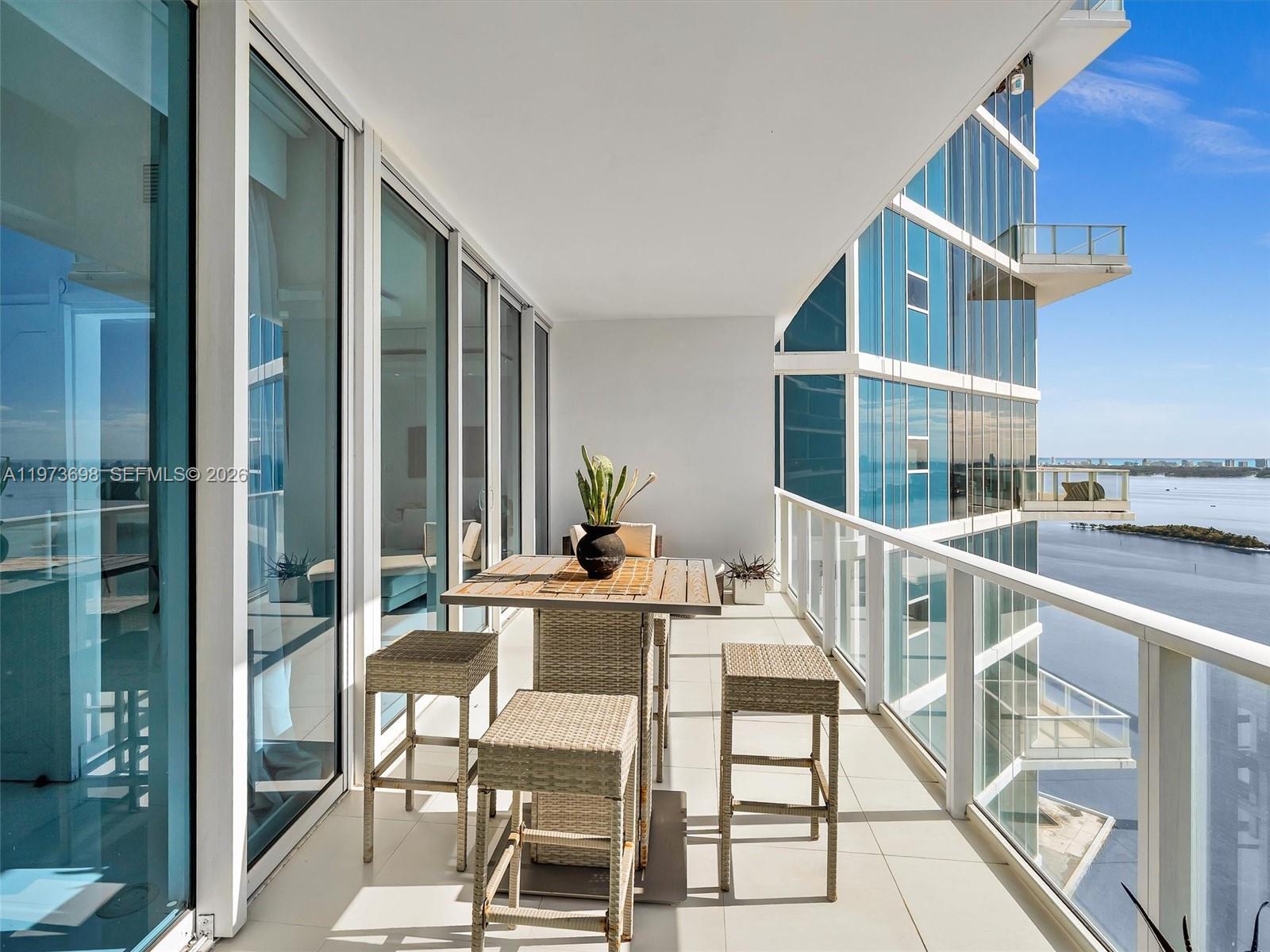 Building Photo - 2020 N Bayshore Dr