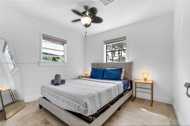 Building Photo - 3338 Taft St