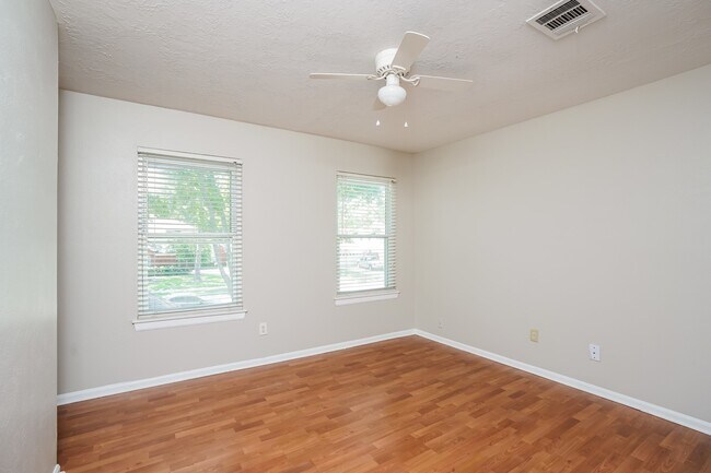 Building Photo - 7834 Sunny Ridge Dr