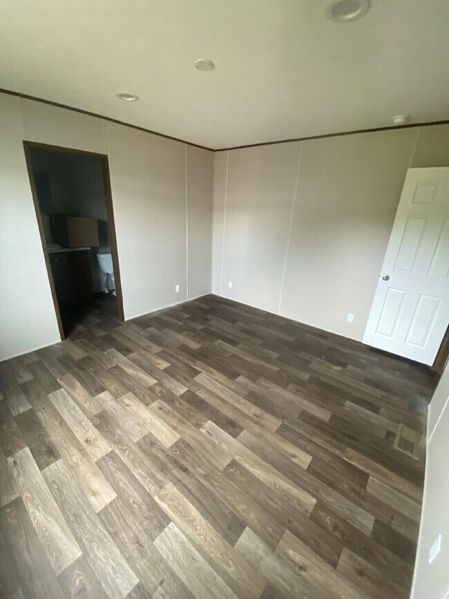 Building Photo - Beautiful 3 Bed / 2 Bath Home – Move-In Ready – Affordable & Modern Living