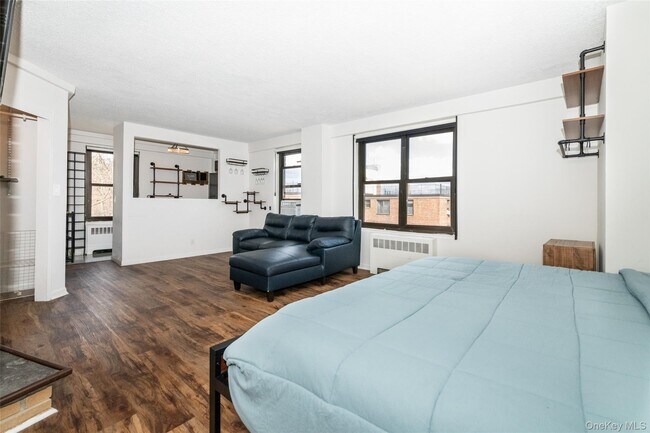 Building Photo - 161 Pearsall Dr