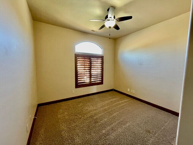 Building Photo - Beautiful Pet-Friendly Home on Green Springs Golf Course