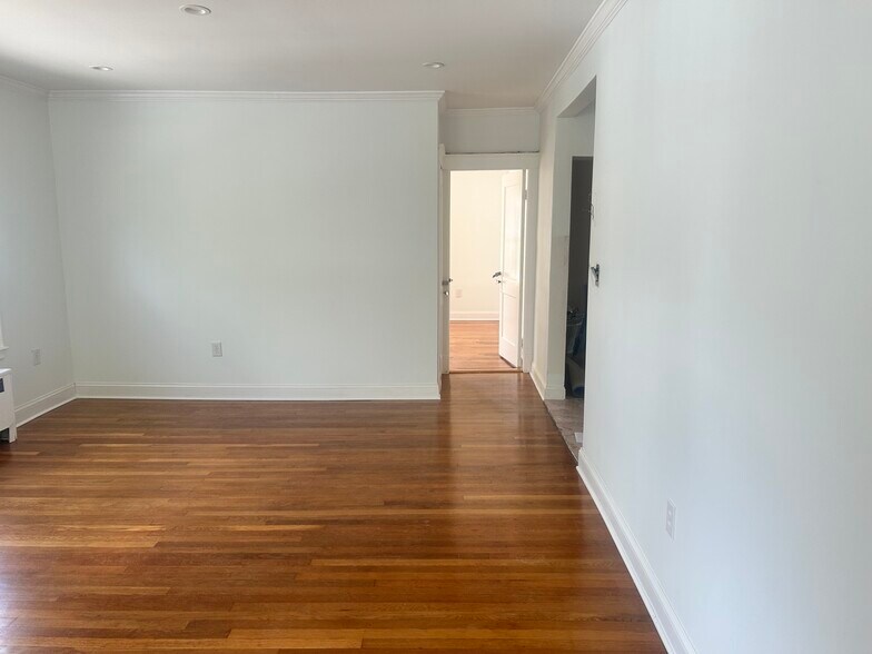 Building Photo - 176 Brush Hill Rd