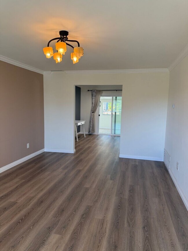 Building Photo - Beautifully Updated 3 Bed, 2 Bath Home in West Vista