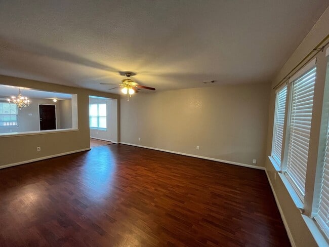 Building Photo - 15202 Lynford Crest Dr