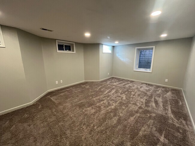 Building Photo - 2451 S 14th St