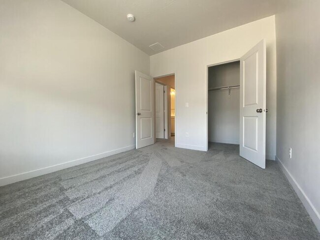 Building Photo - 15499 Aqua Mountain Ln