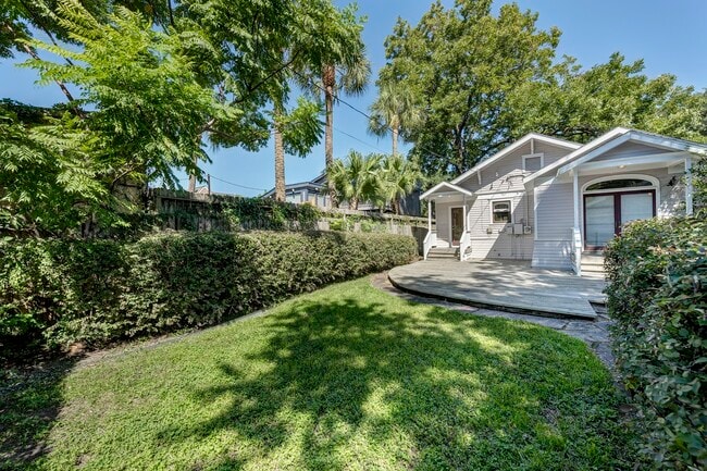 Building Photo - 1403 Bonnie Brae St