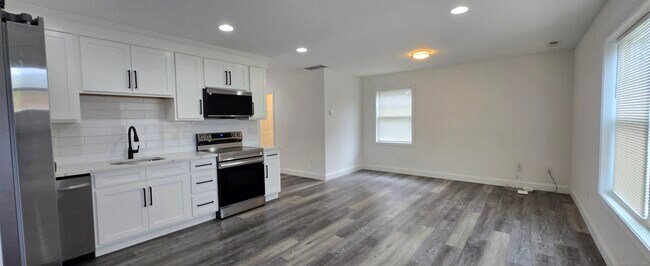 Building Photo - 409 Woodmont Ave