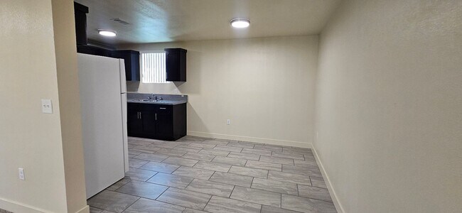 Building Photo - 3839 Woodlawn Ave