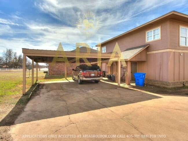 Building Photo - 2 bed/1.5 bath Norman Townhome Duplex - AV...