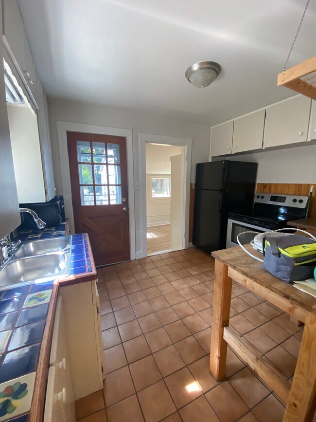 Building Photo - 335 E Elizabeth St