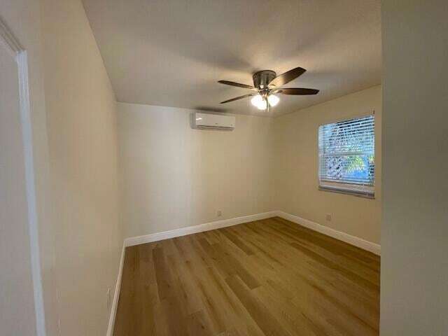 Building Photo - 302 N Tamarind Ave