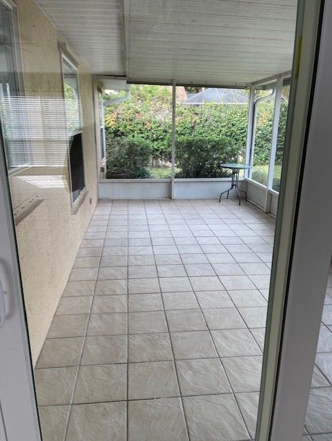 Building Photo - 874 Brookview Ln
