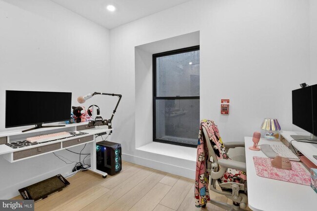 Building Photo - 2007 Cambridge St